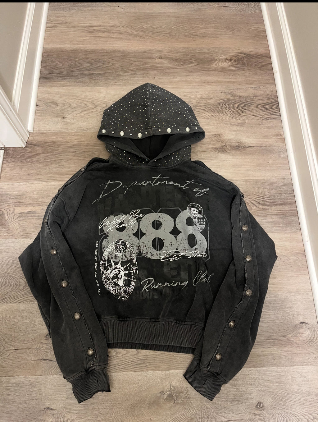 VANTECK BUTTON RHINESTONE 888 HOODIE