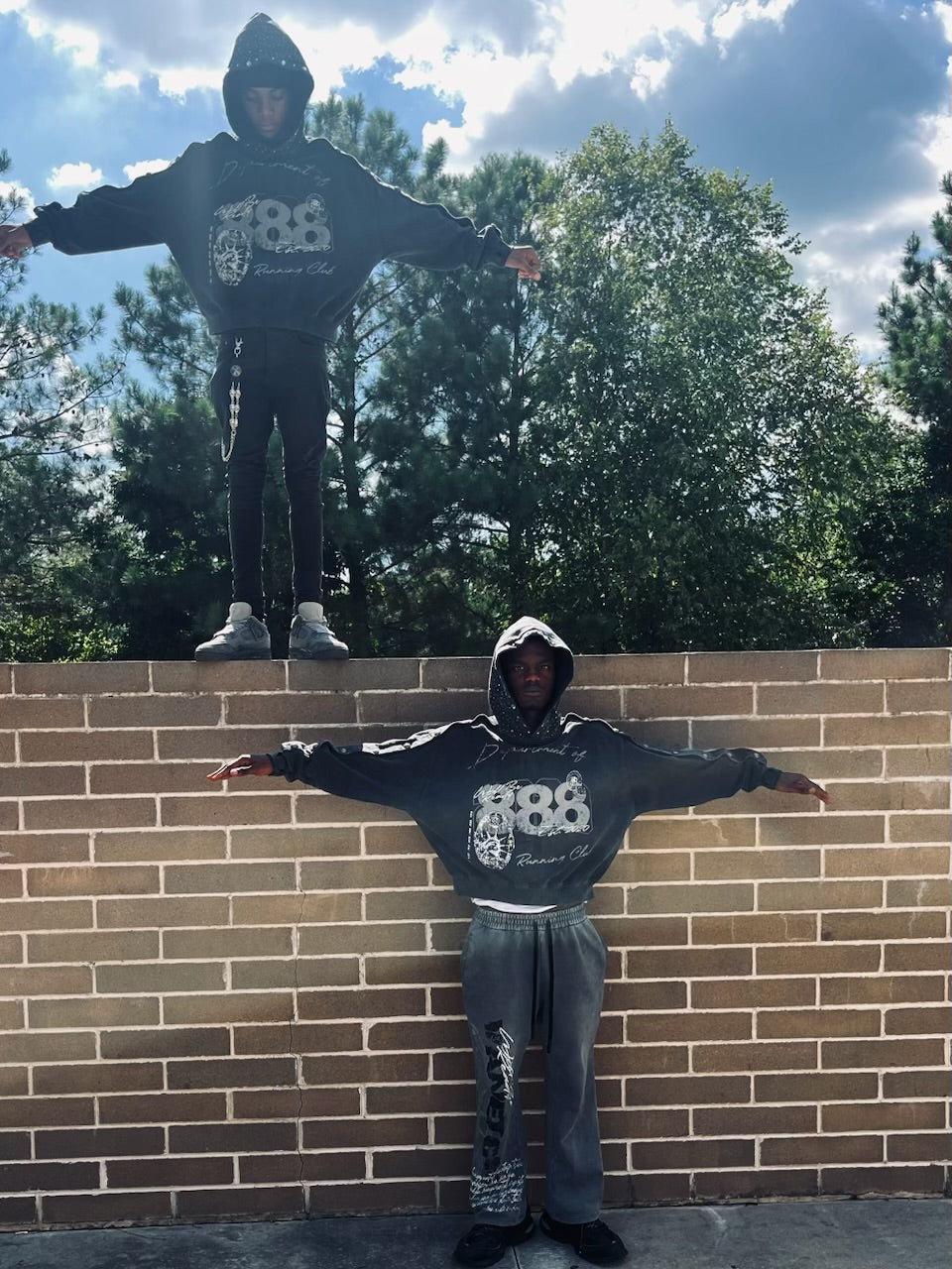 VANTECK BUTTON RHINESTONE 888 HOODIE